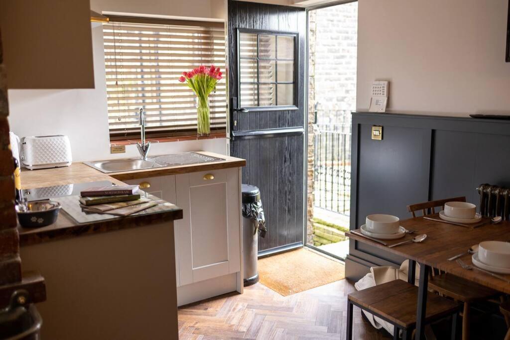 Unique Victorian Stable Conversion Halifax Extérieur photo