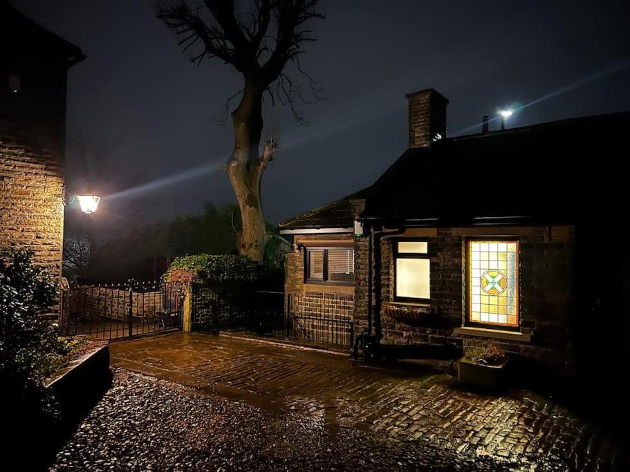 Unique Victorian Stable Conversion Halifax Extérieur photo